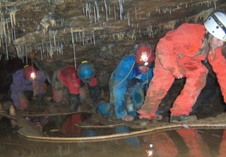  Espeleología en la montaña 